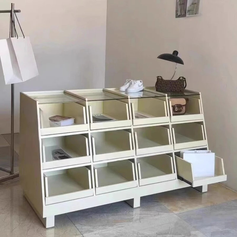 Furniture And Hardware Store - Стол-витрина для украшений Nakajima из стекла
